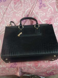 Chic Black Crocodile Textured Handbag