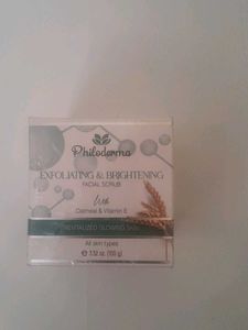 Philoderma Exfoliating & Brightening Facial Scrub