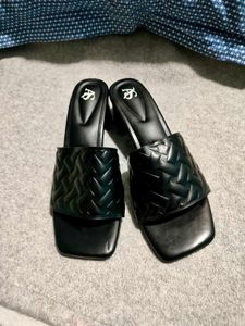 Chic Black Quilted Slides