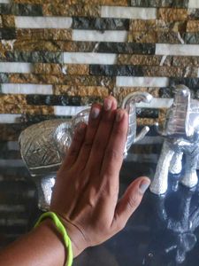 FIXED CASH ONLY... ELEPHANTS SHOW PIECE
