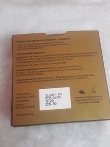 FACES CANADA Weightless Stay Matte Finish Compact