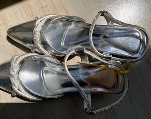 Silver Methallic Heels ✨️👠