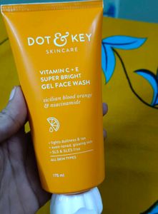 Dot &amp; Key Vitamin C+E Face Wash