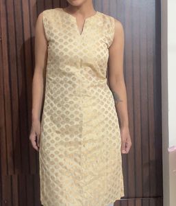 Gold Patterned Sleeveless Kurti