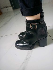 Chic Black Buckle Ankle Boots