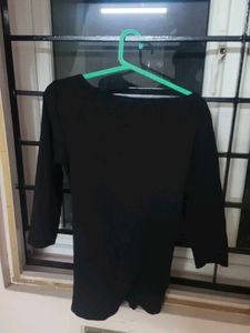Classic Black 3/4 Sleeve Top