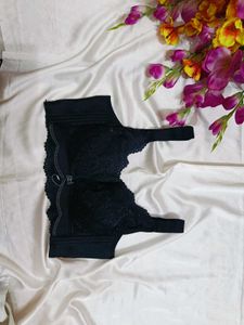 🇳🇿💫🎀Elegant Lace Trimmed Black Bra
