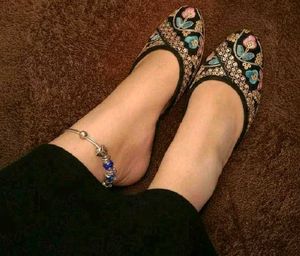 Floral Embroidered Block Heel 👠