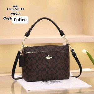 COACH**HANDBAGS**3 COMPARTMENT*WIDOUT BOX