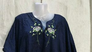 Elegant Navy Blue Embroidered Kaptan
