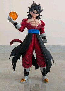Dragon Ball Z - SSJ4 Goku Figure