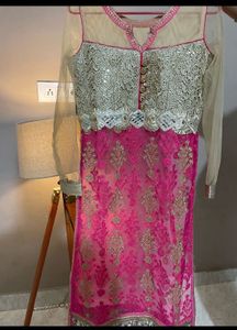 Elegant Pink &amp; Gold Embroidered Kurta