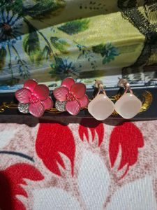 Charming Flower &amp; Pearly Earrings Set