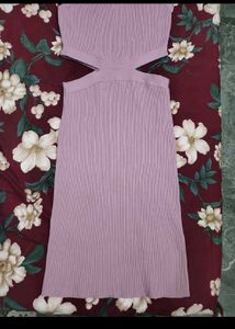 Ribbed Cut-out Dress with bow golden earings