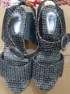 Stylish Black &amp; White Patterned Wedge Sandals