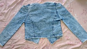 "Chic Indigo Short Denim Jacket – Effortless Style
