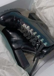 Chic Black Lace-Up Chunky Heel Boots