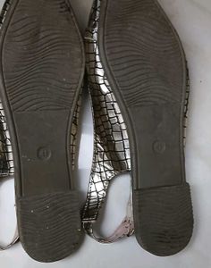 Chic Chain Detail Pointed Flats