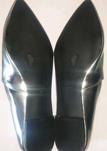 🤍 MIRROR SHINE MOMENT – ZARA TRAFALUC FLATS