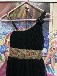 Elegant Black Embellished One-Shoulder Gown