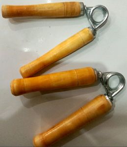 Unlock Your Hand Strength: 2-Piece Wooden Handle Hand Grips for Powerful Workouts"