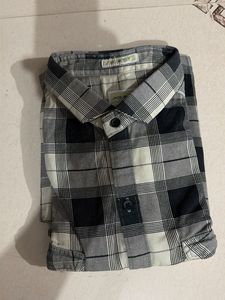 Men's Plaid Button-Up Shirt