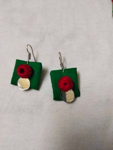 Handcrafted Green &amp; Red Fabric Choker Set with Mat