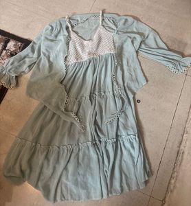 knitted cute sleevless flowy dress with shrug