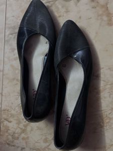 Stylish Black Pointed Toe Flats