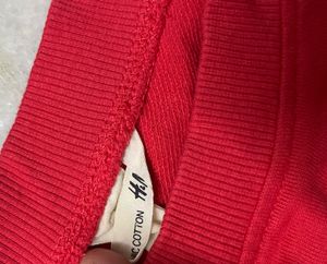H&amp;M cute red cropped sweatshirt