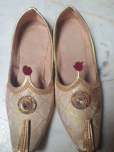 Ethnic Mojari Shoes - Size 9