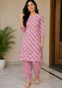 Elegant Pink Kurta with White Design