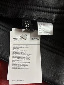 Chic Black Faux Leather Mini Skirt(H&amp;M)