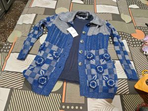 Unique Floral  Knit Cardigan and skivi fre