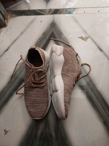 New Ucb Unisex Shoes Size 7