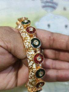 Elegant White &amp; Gold Bangle Set Size 2:8