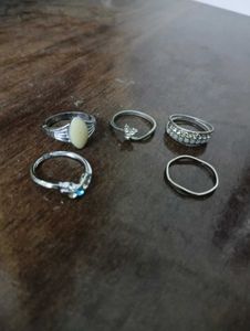 Set of 5 Chic Rings