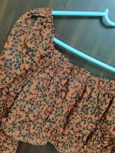 Floral Print Off-Shoulder Crop Top