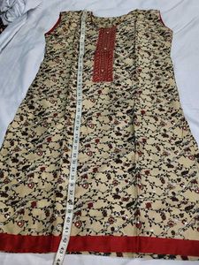 Beige red floral print sleevless kurta set xl size