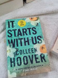 Colleen Hoover "It Ends With Us" &amp; "It Starts Wit