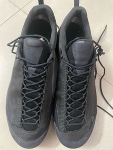 Stylish Men's Dark Grey Sneakers