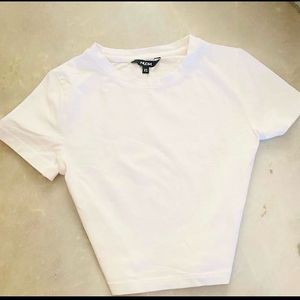 nuon Essential white tee