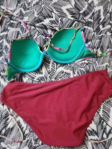 Vibrant Floral Bikini Set 🌼 🌸