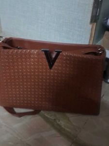 Stylish V Logo Shoulder Bag