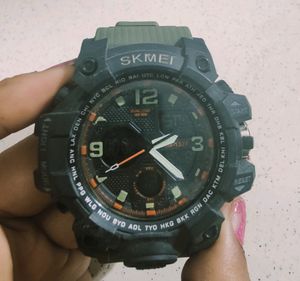 Men's Analog Watch.  Good Condition.