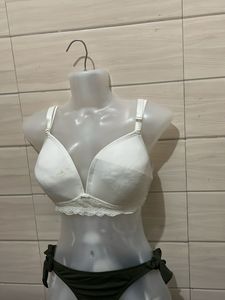 40C GINA Benotti White Lace Trim Bra