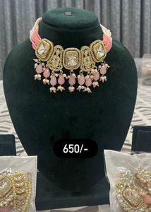 Elegant Kundan &amp; Pearl Choker Necklace