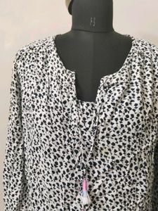 Chic Black &amp; White Print Tunic Top