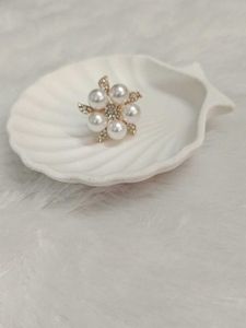 Elegant Pearl & Crystal Flower ring