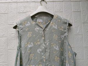 New with tag Floral Sleeveless Button-Up Top